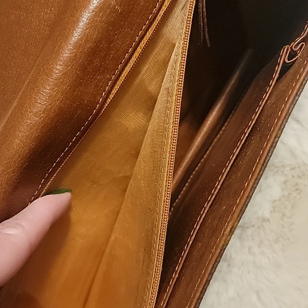 Louis Vuitton Brown Monogram Pochette Dam Clutch - Picture 4 of 13